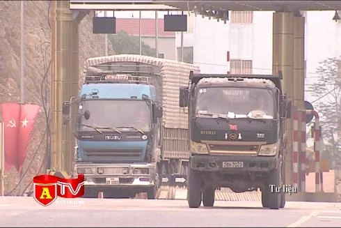 Xử lý nghiêm xe tải không gắn phù hiệu và thiết bị giám sát
