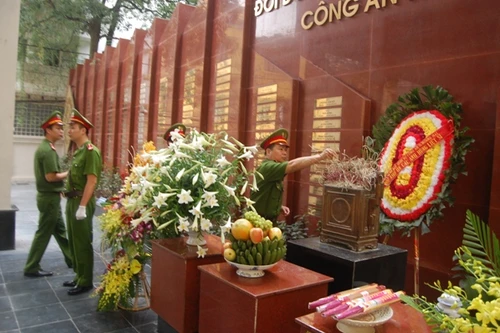 Tri ân công ơn của các Anh hùng liệt sỹ Công an Thủ đô