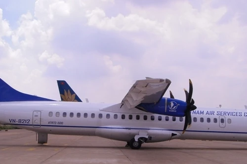 Tàu bay ATR72 bị xe chở hàng va quệt làm móp cửa