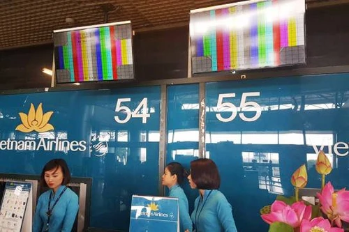 Màn hình sân bay Nội Bài gặp lỗi kỹ thuật