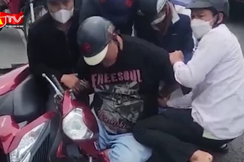 Bắt "nóng" đối tượng tàng trữ lượng lớn ma túy đá