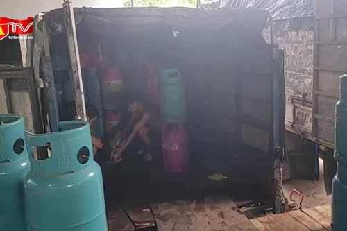 Cơ sở san, chiết gas trái phép quy mô lớn "ngụy trang" trong xe tải