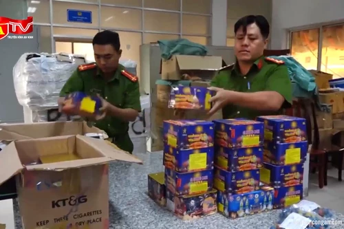 Chặt đứt đường dây buôn lậu pháo nổ và hàng "second hand" từ nước ngoài vào Việt Nam 