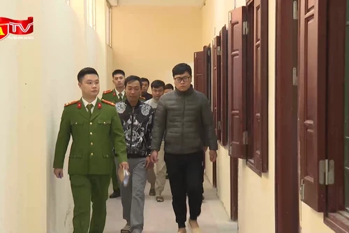 Từ shipper trở thành "trùm" đường dây làm giả giấy khám của các bệnh viện