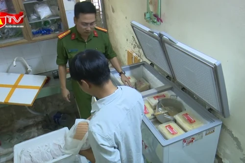 Phát hiện 2 cơ sở kinh doanh thực phẩm không rõ nguồn gốc, quá hạn sử dụng