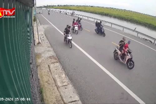 Khởi tố 15 thanh, thiếu niên bịt mặt, mang hung khí ra đường gây rối trật tự công cộng