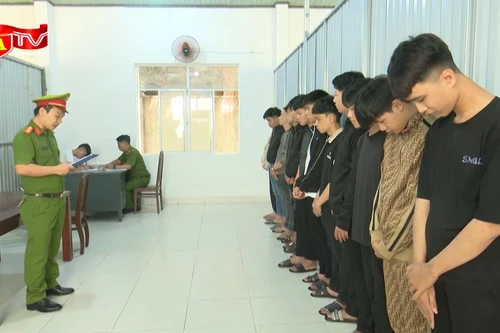 Bị kiểm tra, nhóm thanh, thiếu niên xịt hơi cay vào Công an để tẩu thoát