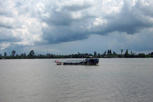 Khen thưởng 4 người dũng cảm cứu hàng chục nạn nhân vụ chìm tàu