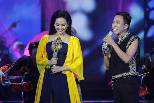 Đêm liveshow ấn tượng của "cặp đôi" mới trong làng nhạc Việt: NSƯT Việt Hoàn - Lương Nguyệt Anh 