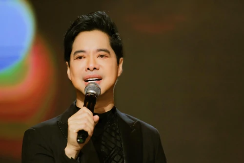 Ngọc Sơn khóc nghẹn khi thu MV "Mất mẹ"