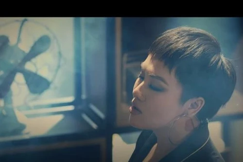 Huỳnh Tú tái xuất, hát nhạc phim "Vô diện sát nhân"