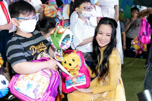 Dàn Hoa hậu, Á hậu tổ chức Trung thu cho trẻ em có hoàn cảnh khó khăn