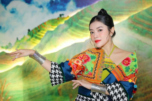 Thu Hằng ra MV thứ 3 về Tây Bắc, khẳng định "say mê Tây Bắc quên lối về"