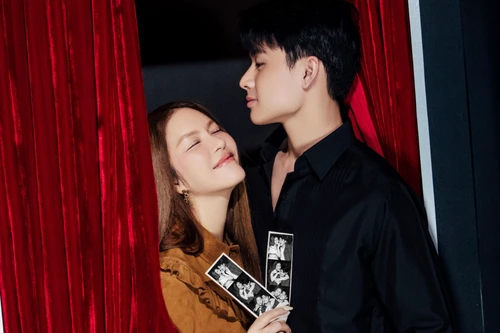 Lý Nhã Kỳ nói gì về những hình ảnh tình tứ bên chàng trai lạ mặt?