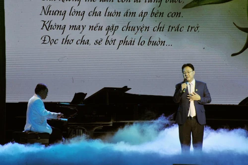 Nhà thơ Hồng Thanh Quang: “Nhiều lúc chiến đấu với sự tự đổ vỡ trong mình”