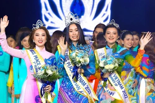  Kiên quyết dừng thi, thu hồi danh hiệu, giải thưởng, hủy kết quả nếu vi phạm