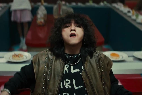 Bị kiến nghị gỡ MV, Sơn Tùng có động thái thách thức dư luận và cơ quan chức năng