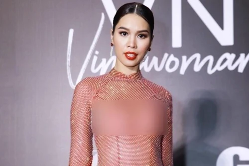 Ồn ào mặc áo dài phản cảm, Hà Anh nhận xấu hổ, nhà thiết kế xin lỗi