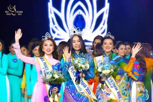 "Miss Peace Vietnam" bỏ tên gọi tranh chấp trước thềm chung kết, chọn thông dịch viên đăng quang