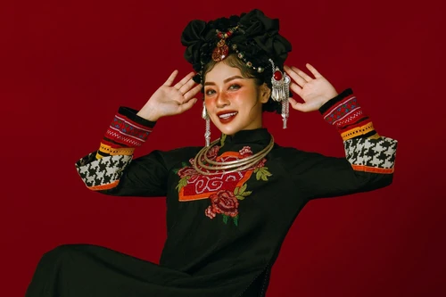 "Sao Mai" Thu Hằng đẹp lạ trong MV mới hát về Tây Bắc