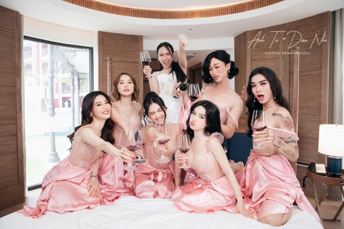 Anh Tú - Diệu Nhi tung bộ ảnh chụp cùng hội bạn thân trước giờ đám cưới