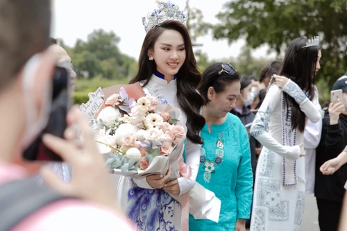 Chuyến trở về ý nghĩa của Hoa hậu Mai Phương trước khi lên đường thi "Miss World"
