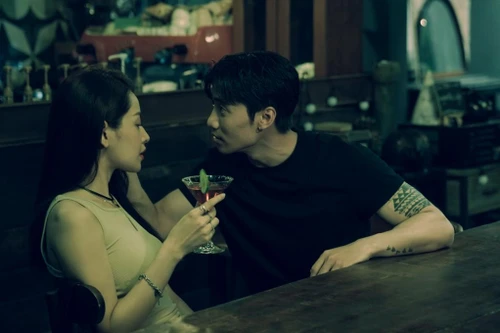 Tiết lộ về "nam thần" đóng cùng Chi Pu trong phim ma sắp ra rạp