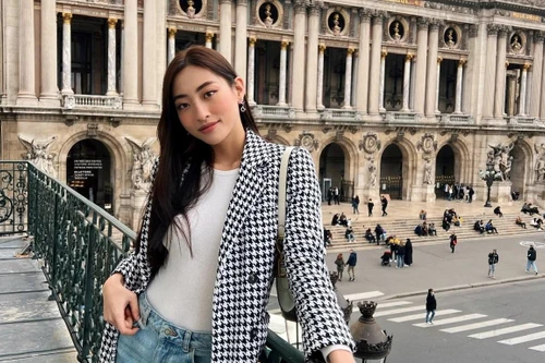 Hoa hậu Lương Thùy Linh làm giảng viên sau 2 tháng tốt nghiệp Đại học