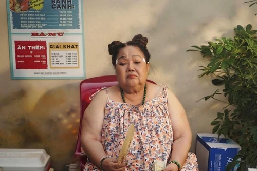 Tạo hình hài hước của NSND Ngọc Giàu trong phim Tết của Trấn Thành