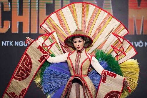 Nhan sắc Việt mặc chiếu Cà Mau thi "Hoa hậu Hoàn vũ Thế giới 2022"