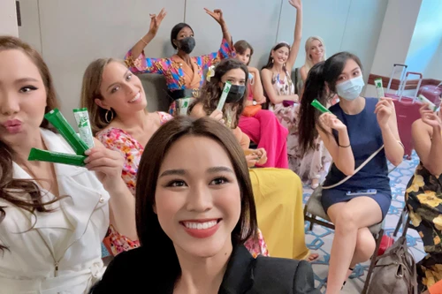 Đỗ Thị Hà cảm thấy hài lòng sau phần phỏng vấn kín với giám khảo "Miss World" 