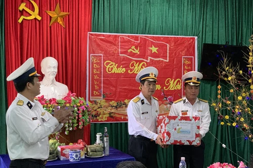 [ẢNH] Tết sớm trên huyện đảo Cồn Cỏ anh hùng