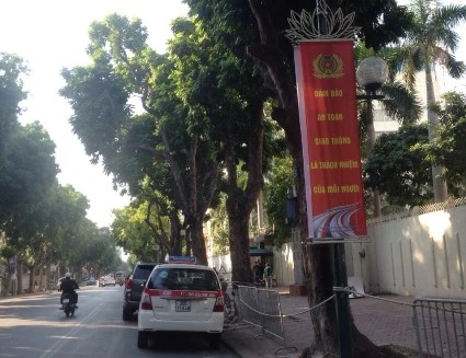 Tuyên truyền trực quan pháp luật về giao thông đường bộ