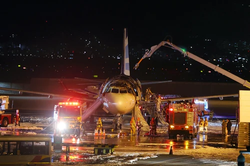 Hãng hàng không Hàn Quốc cấm hành khách để sạc dự phòng trong ngăn hành lý xách tay.