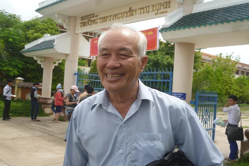  Cụ ông ở miền Tây đã đỗ tốt nghiệp PTTH ở tuổi 70