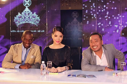 Trương Ngọc Ánh ngồi “ghế nóng” Hoa khôi Áo dài Việt Nam 