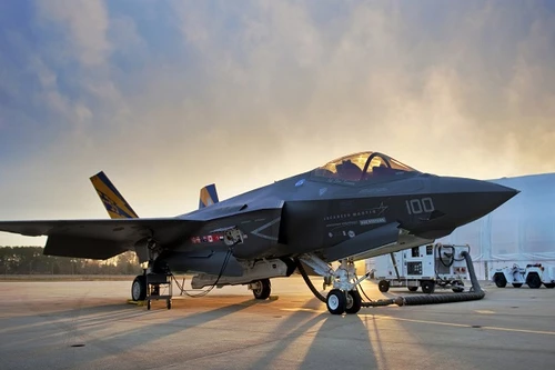 Mỹ cho "siêu chiến đấu cơ" F-35 nằm đất sau 2 tháng sử dụng