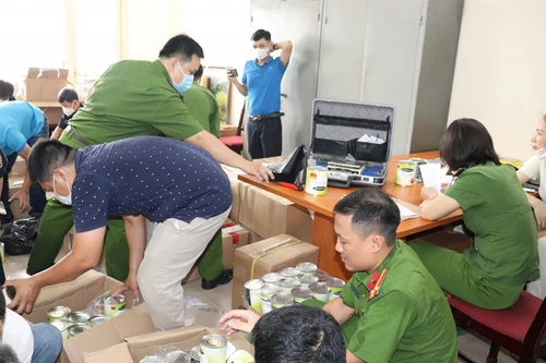 Công an Hà Nội lần theo dấu vết những kiện hàng chứa ma túy "vô chủ"