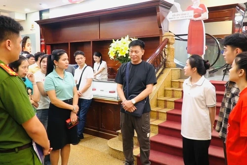 Công an quận Cầu Giấy hướng dẫn cách tự vệ, đối phó tội phạm cướp, cướp giật tài sản tại cửa hàng vàng