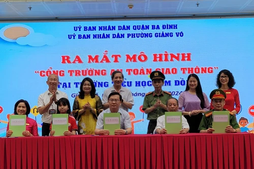 Quận Ba Đình đồng loạt ra mắt “Cổng trường an toàn giao thông”