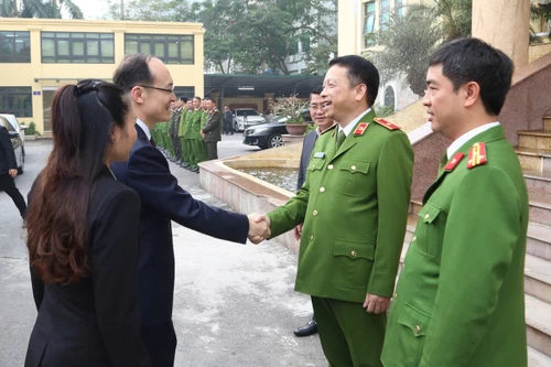 Đoàn công tác Công an thành phố Bắc Kinh thăm, tìm hiểu các mô hình đảm bảo an ninh trật tự tại quận Tây Hồ