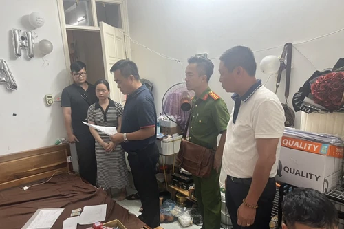 Khám xét khẩn cấp nhóm đối tượng làm giả con dấu, tài liệu của cơ quan tổ chức