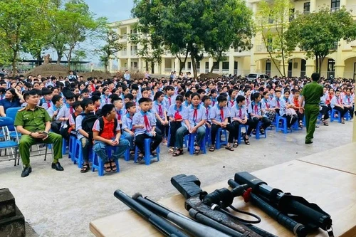 Nhận thức về sự nguy hiểm của vũ khí, vật liệu nổ trong học đường