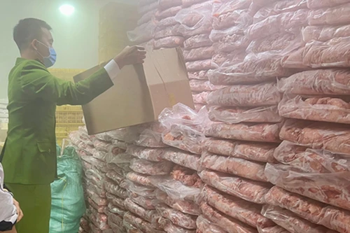 Phát hiện hơn 6,2 tấn thực phẩm đông lạnh không rõ nguồn gốc