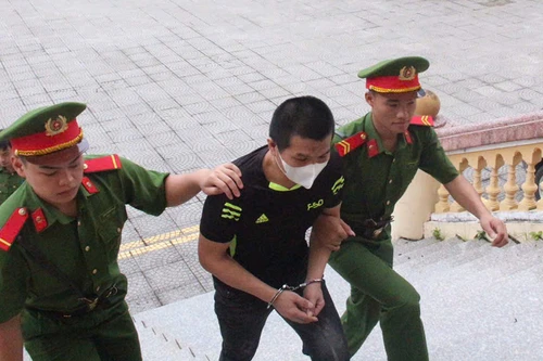 Làm quen qua mạng xã hội, bé gái 11 tuổi bị nam thanh niên dở trò “yêu” nhiều lần