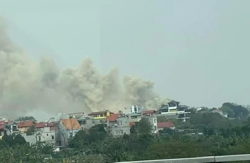 Dập tắt cháy kho xưởng sản xuất thiết bị điện