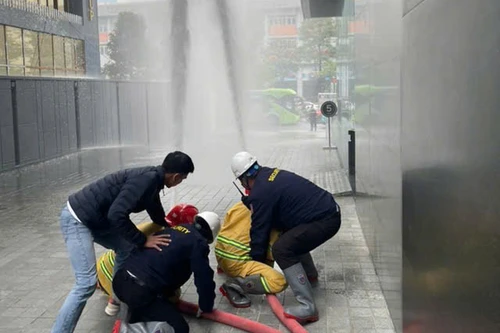 Phối hợp xử lý nhanh tình huống giả định cháy nguy hiểm tại tòa nhà IDMC