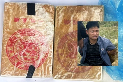 Bắt đối tượng tàng trữ ma tuý và pháo