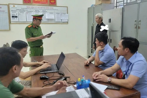 Người đàn ông dùng dao chém thương tích 3 người thân