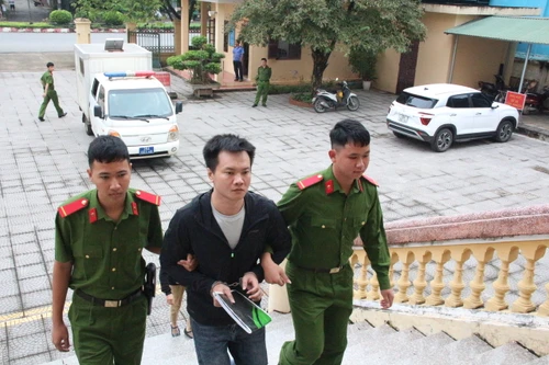 Đối tượng 4 tiền án thuê xe ô tô mang đi cầm cố 